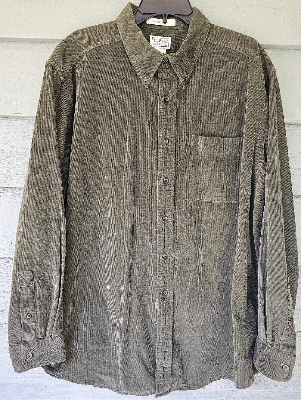 Vintage L.L.Bean Men's XL Traditional-Fit Olive Green Corduroy Button-Down Shirt